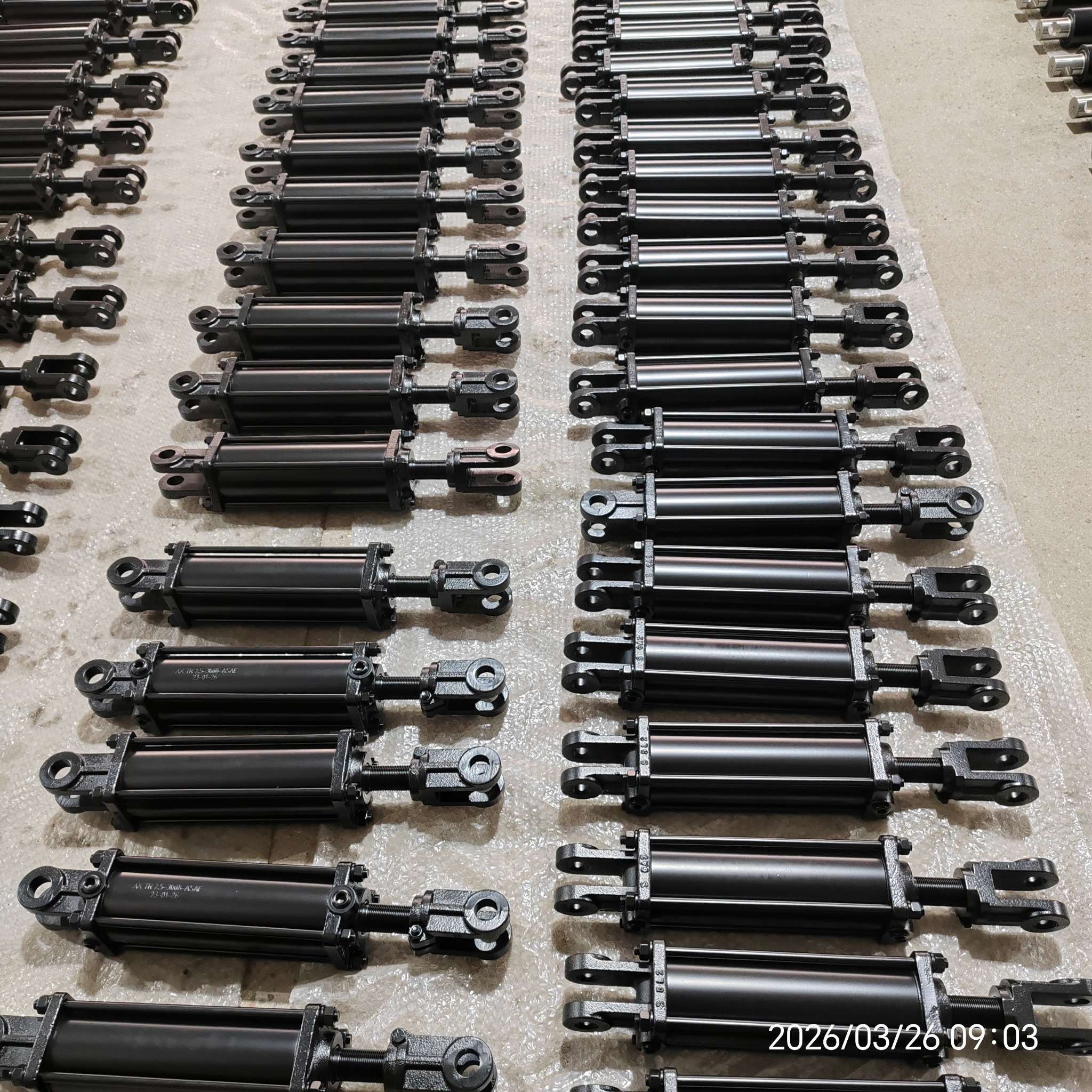 2500 PSI and 3000 PSI tie-rod hydraulic cylinders