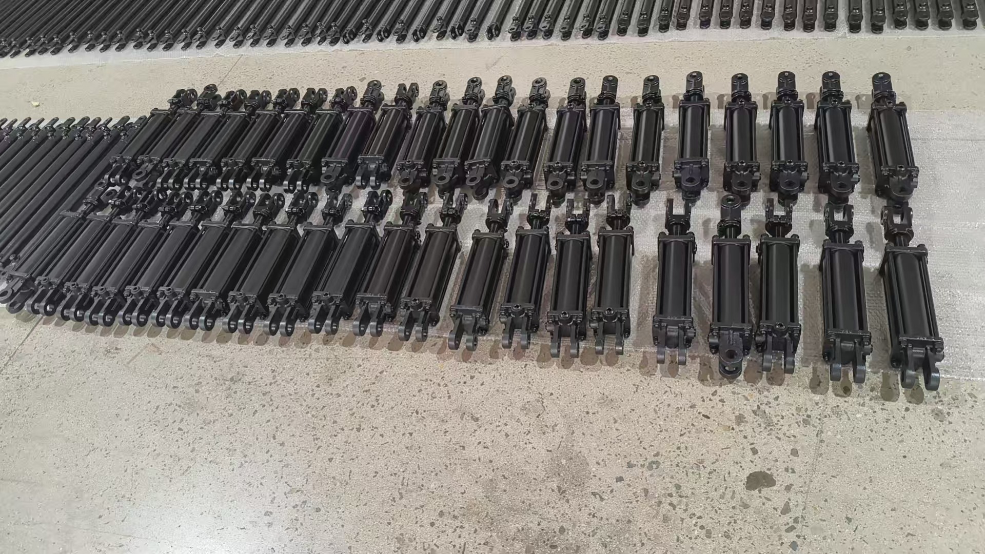 Welded hydraulic cylinders